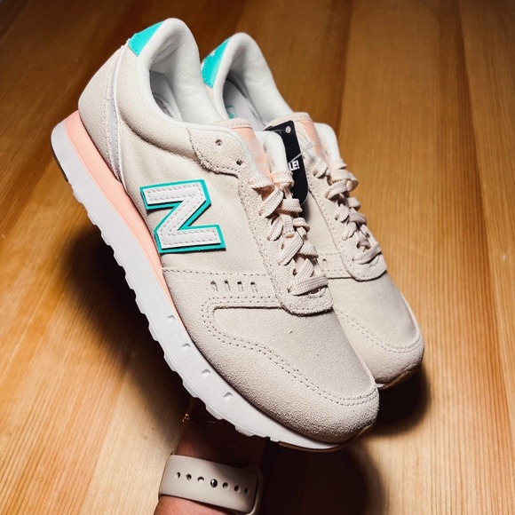 311 v2 sneaker women s